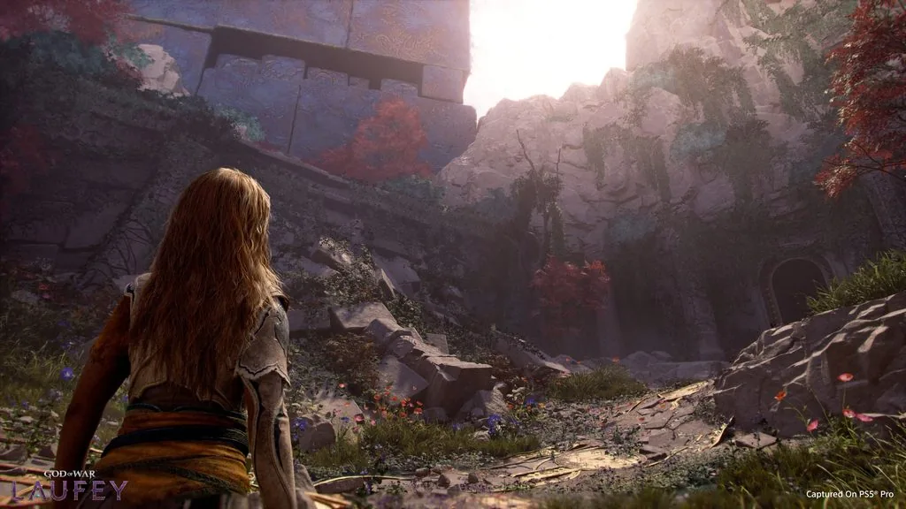 Cena oficial de God of War Laufey com Faye diante de um ambiente em ruínas ligado ao Everywhen